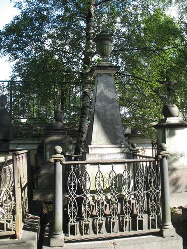 Общий вид  надгробного памятника