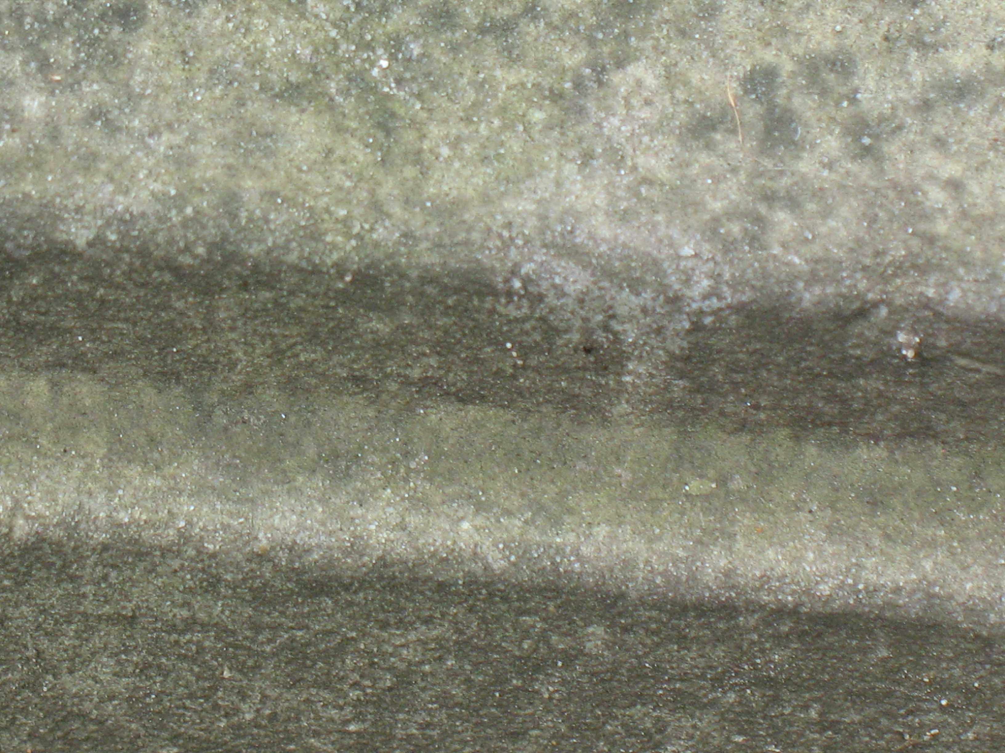 Огрубление поверхности и отшелушивание на сером мраморе