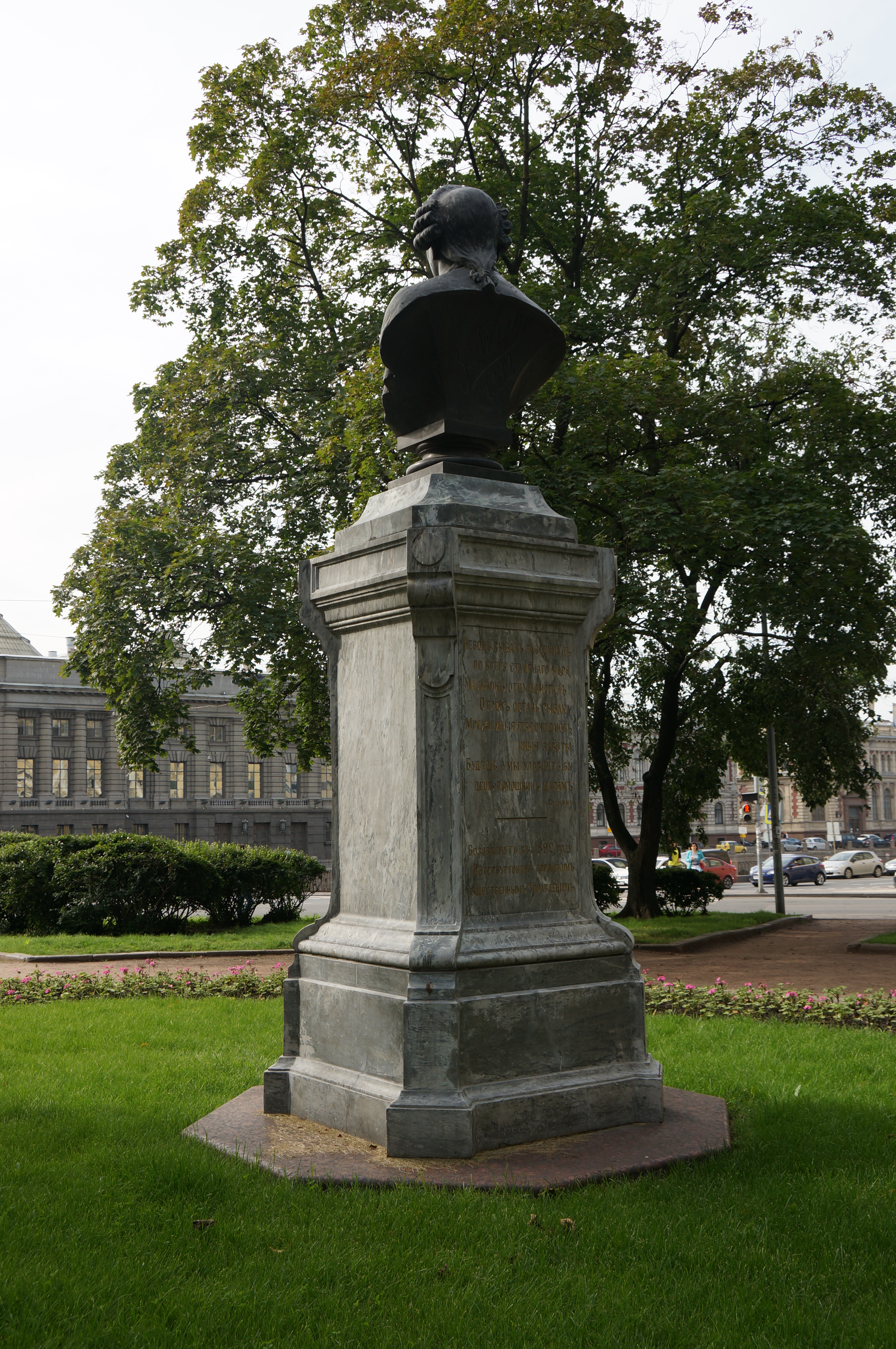 Общий вид памятника с тыльной стороны. Фото 2016 г.